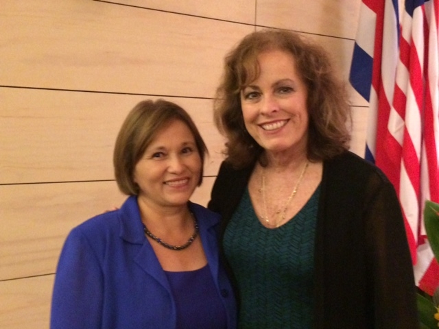 Forum Founder Ana Luisa Guzmán and AEA President Kathy Newcomer